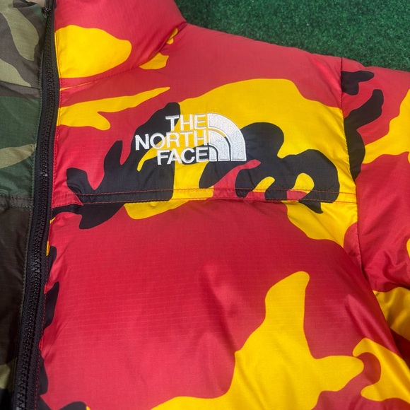 Supreme x The North Face - Split Camo Nuptse Jacket Small - Picture 3 of 9